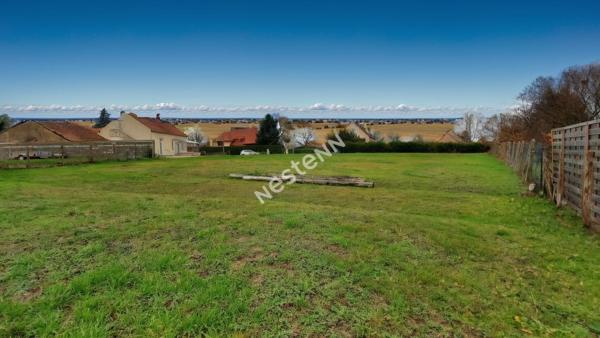 Terrain constructible au centre de Saint Martin En Bresse de 942 m2
