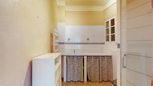 Centre ville Narbonne, T2 45m² avec garage 19m² et cave 20m²
