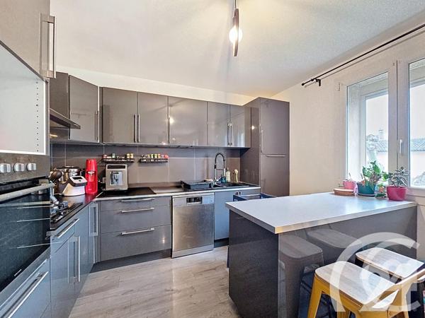 Appartement T4 à vendre  4 pièces - 82,93 m2 CHEVAL BLANC - 84