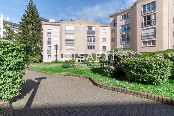STUDIO de charme, RÉNOVÉ, de 32m2, CARREZ, AVEC GRANDE CAVE, à Maurepas, en zone piétone, au calme et proche de toutes commodités!