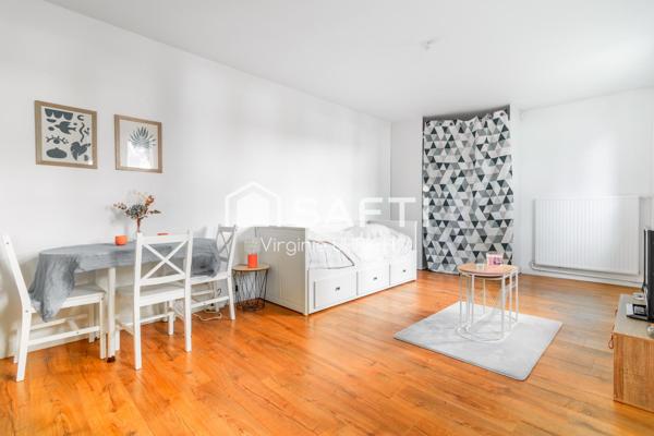 STUDIO de charme, RÉNOVÉ, de 32m2, CARREZ, AVEC GRANDE CAVE, à Maurepas, en zone piétone, au calme et proche de toutes commodités!