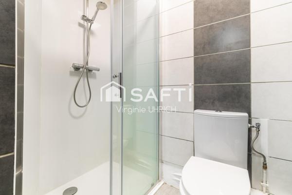 STUDIO de charme, RÉNOVÉ, de 32m2, CARREZ, AVEC GRANDE CAVE, à Maurepas, en zone piétone, au calme et proche de toutes commodités!