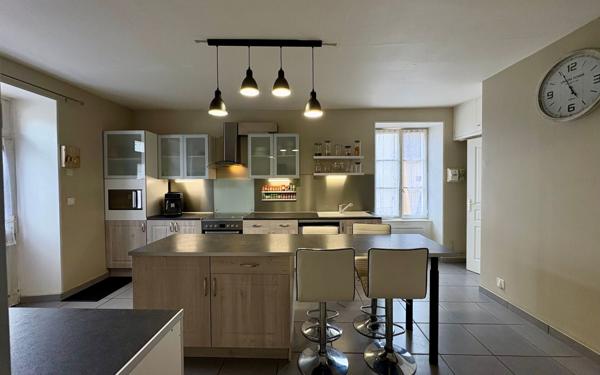 Maison à vendre    6 pièces •  Brigueil-le-Chantre