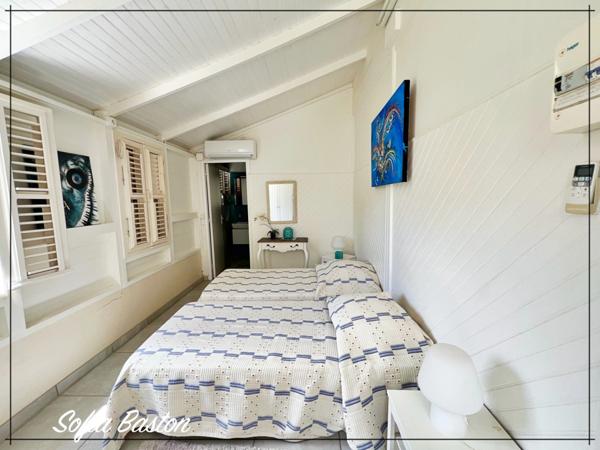 Sainte-Anne – Villa créole de standing 220 m² avec piscine et bungalows – Terrain 1 409 m² – À deux pas d’une plage prisée – Martinique (972)