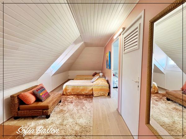 Sainte-Anne – Villa créole de standing 220 m² avec piscine et bungalows – Terrain 1 409 m² – À deux pas d’une plage prisée – Martinique (972)