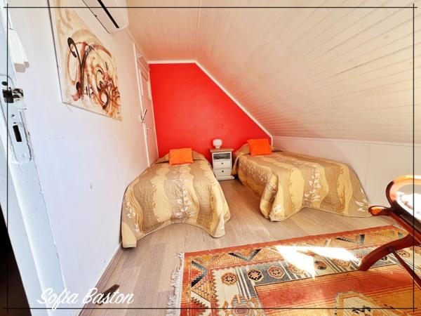 Sainte-Anne – Villa créole de standing 220 m² avec piscine et bungalows – Terrain 1 409 m² – À deux pas d’une plage prisée – Martinique (972)