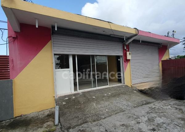 A LOUER-LOCAL COMMERCIAL 200 m² FORT DE FRANCE (972)