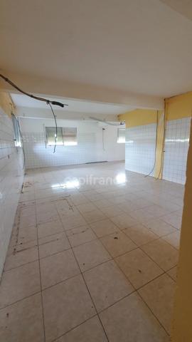A LOUER-LOCAL COMMERCIAL 200 m² FORT DE FRANCE (972)