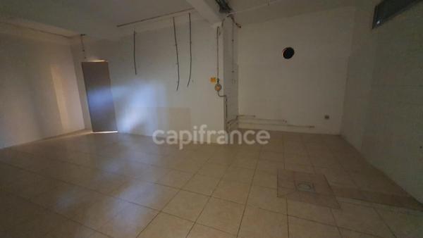 A LOUER-LOCAL COMMERCIAL 200 m² FORT DE FRANCE (972)