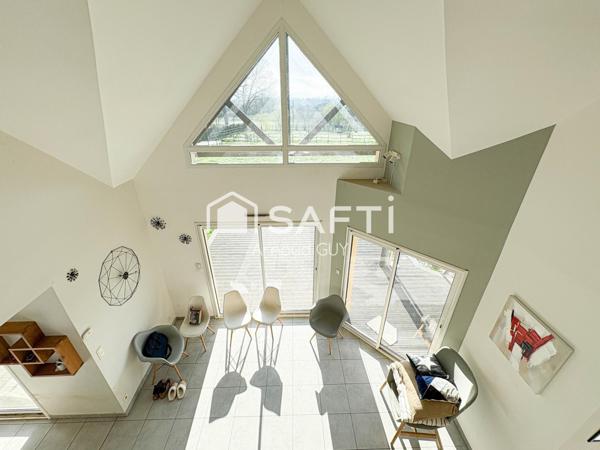 Belle pièce de vie lumineuse de 70m²