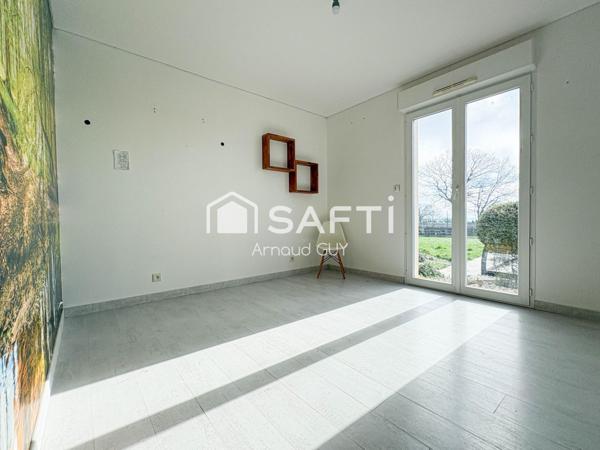 Belle pièce de vie lumineuse de 70m²