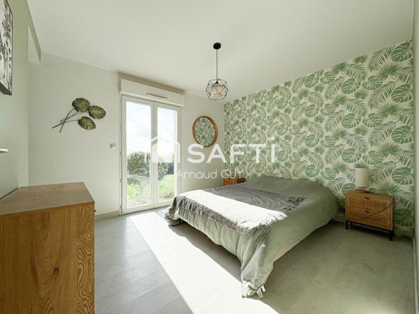 Belle pièce de vie lumineuse de 70m²