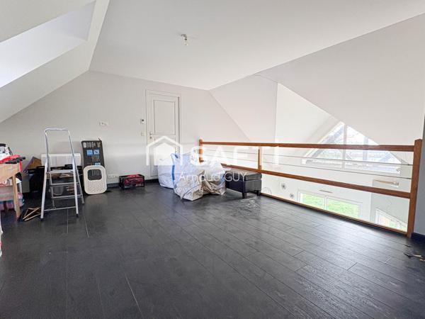 Belle pièce de vie lumineuse de 70m²