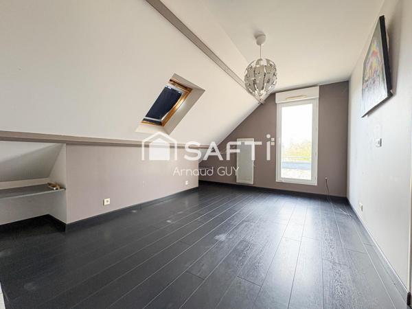 Belle pièce de vie lumineuse de 70m²
