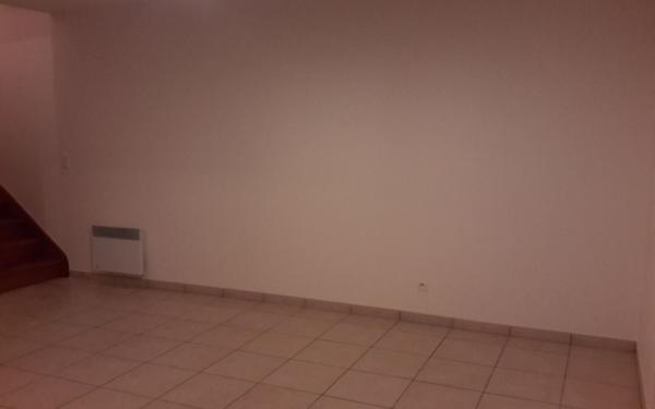 Appartement à louer    3 pièces •  Urcuit
