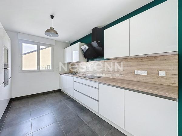 Dernière opportunité à Chalonnes-sur-Loire ! Maison contemporaine avec vie de plain pied comprenant 4 chambres et un jardin