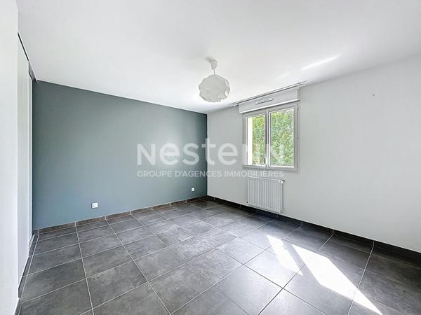 Dernière opportunité à Chalonnes-sur-Loire ! Maison contemporaine avec vie de plain pied comprenant 4 chambres et un jardin