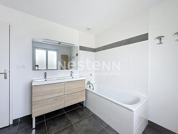 Dernière opportunité à Chalonnes-sur-Loire ! Maison contemporaine avec vie de plain pied comprenant 4 chambres et un jardin