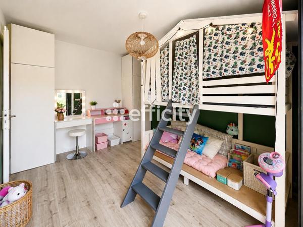Maison
         6 pièces
        - 145 m² Bien prestige 549 000 € *