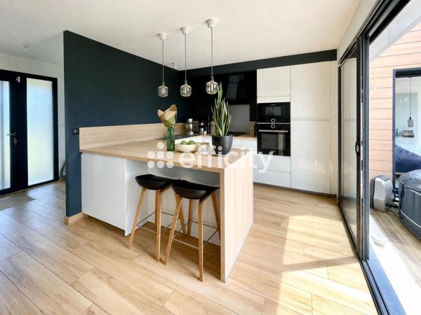 Maison
         6 pièces
        - 145 m² Bien prestige 549 000 € *
