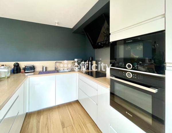 Maison
         6 pièces
        - 145 m² Bien prestige 549 000 € *