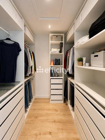 Maison
         6 pièces
        - 145 m² Bien prestige 549 000 € *