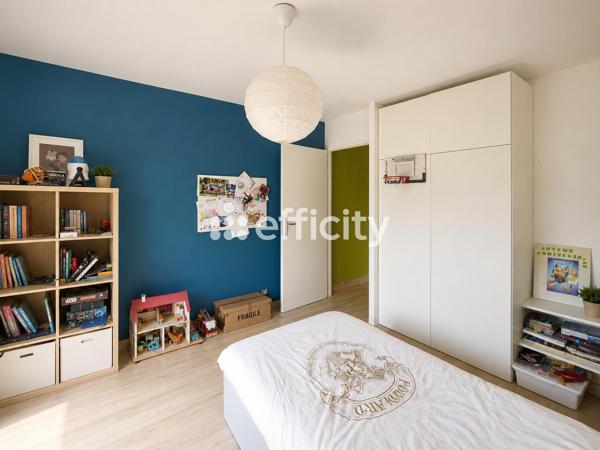 Maison
         6 pièces
        - 145 m² Bien prestige 549 000 € *