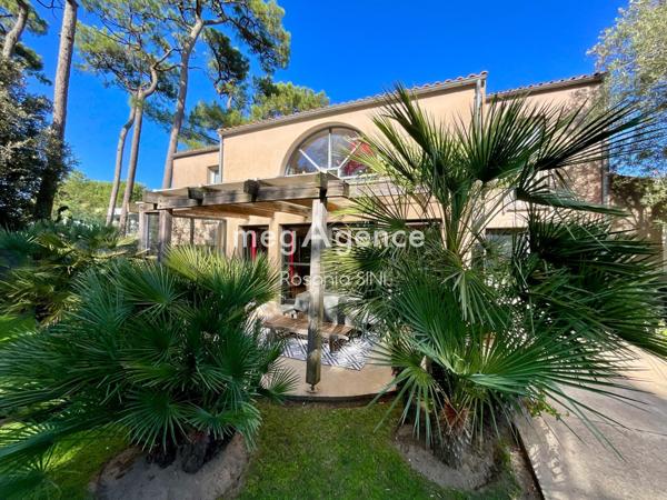 Maison à Les Sables-d'Olonne, 85180 - 8 pièces 246m²