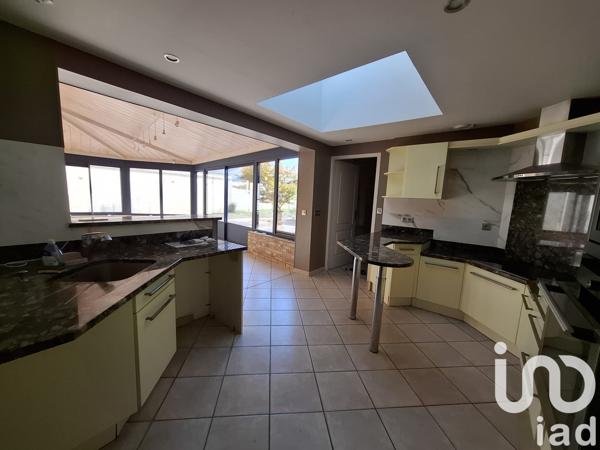 Maison à vendre 9 pièces 219 m² La Suze-sur-Sarthe