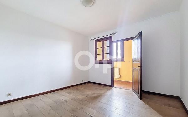 Immeuble à vendre    14 pièces •  Thuir