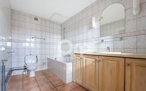 Immeuble à vendre    14 pièces •  Thuir