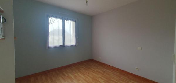 MAISON DE VILLE DE PLAIN PIED AVEC 3 CHAMBRES