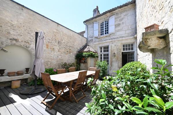 Maison à vendre 421 200 € Angoulême 5 p 167 m² DPE C