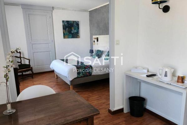 Hôtel de charme restaurant 2** , avec piscine.