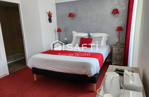 Hôtel de charme restaurant 2** , avec piscine.