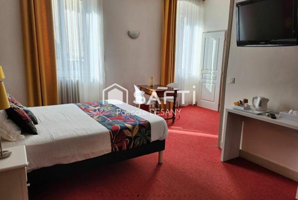 Hôtel de charme restaurant 2** , avec piscine.