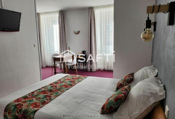 Hôtel de charme restaurant 2** , avec piscine.