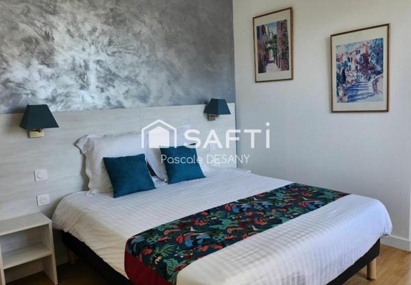 Hôtel de charme restaurant 2** , avec piscine.