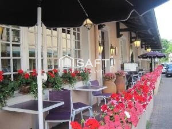 Hôtel de charme restaurant 2** , avec piscine.