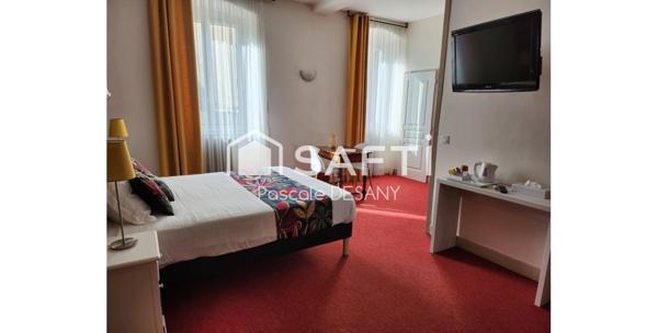 Hôtel de charme restaurant 2** , avec piscine.