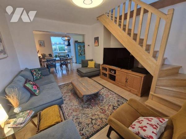 A VENDRE à QUIMPER, dans le quartier du Corniguel, charmante maison des années 60 rénovée d'une...