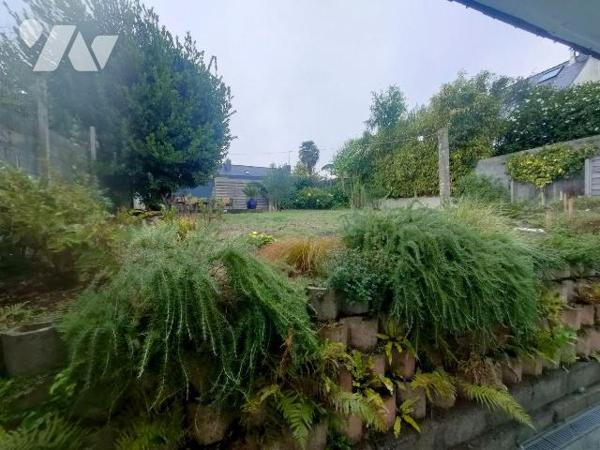 A VENDRE à QUIMPER, dans le quartier du Corniguel, charmante maison des années 60 rénovée d'une...