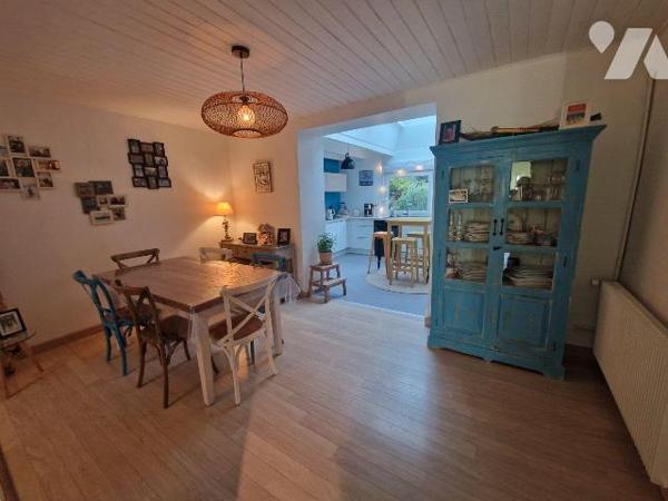 A VENDRE à QUIMPER, dans le quartier du Corniguel, charmante maison des années 60 rénovée d'une...