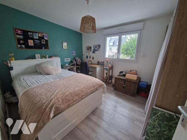 A VENDRE à QUIMPER, dans le quartier du Corniguel, charmante maison des années 60 rénovée d'une...