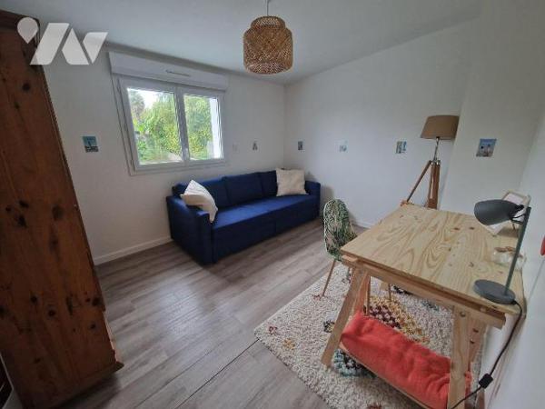A VENDRE à QUIMPER, dans le quartier du Corniguel, charmante maison des années 60 rénovée d'une...
