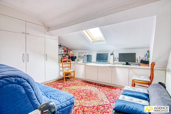 Versailles Notre-Dame Boulevard de la Reine Appartement duplex 4 pièces 84 m² situé au 2ème et dernier étage €649 000 ** - Référence 26214