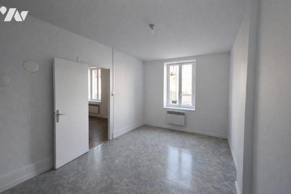 TALUYERS, au cœur du village, T2 au 1er étage.