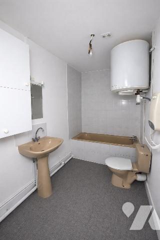 TALUYERS, au cœur du village, T2 au 1er étage.