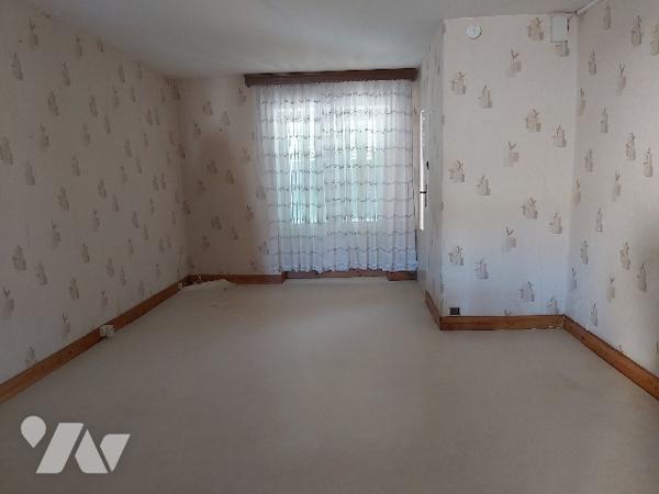 Maison de village mitoyenne avec dépendance