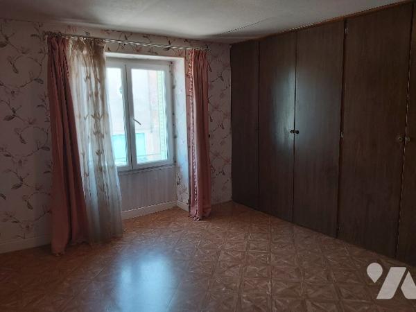 Maison de village mitoyenne avec dépendance